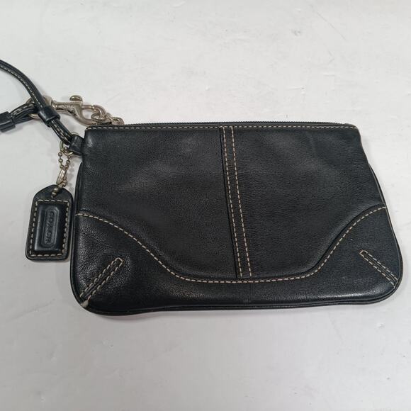 Coach Solid Black Smooth Leather Wristlet Top Zip Tan Lining 6.5" x 4" w/ Charm - Picture 1 of 5